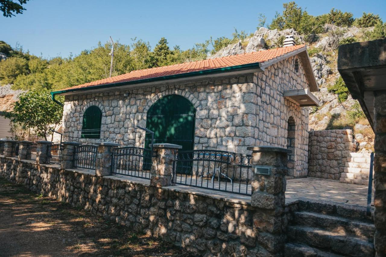 River Huts Zrmanja Обровац Экстерьер фото