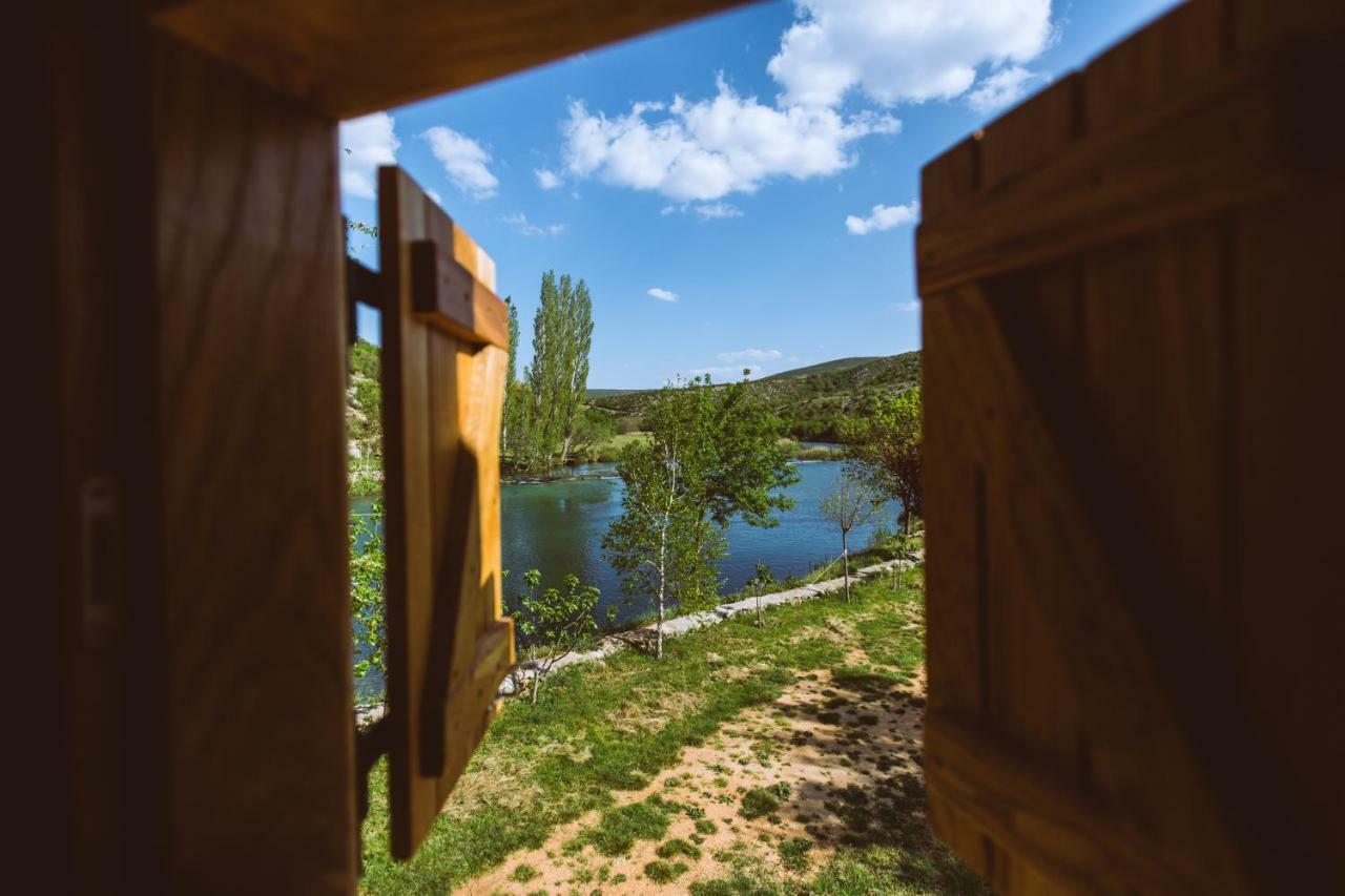 River Huts Zrmanja Обровац Экстерьер фото