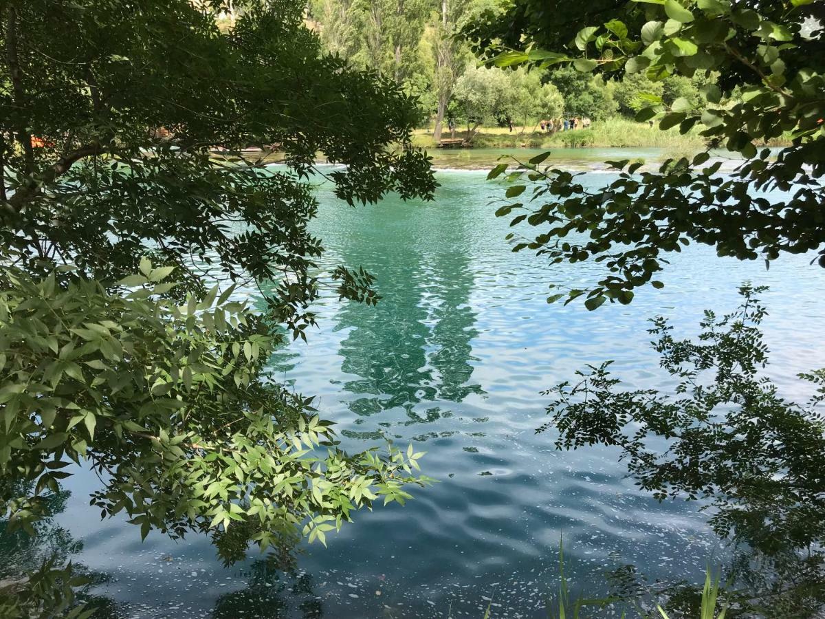 River Huts Zrmanja Обровац Экстерьер фото
